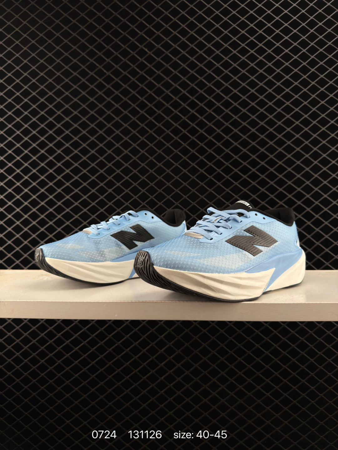 New Balance FuelCell SuperComp Trainer V2